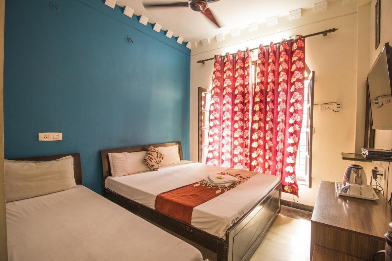 Hotel Bajaj Inn Dehradun Exterior photo