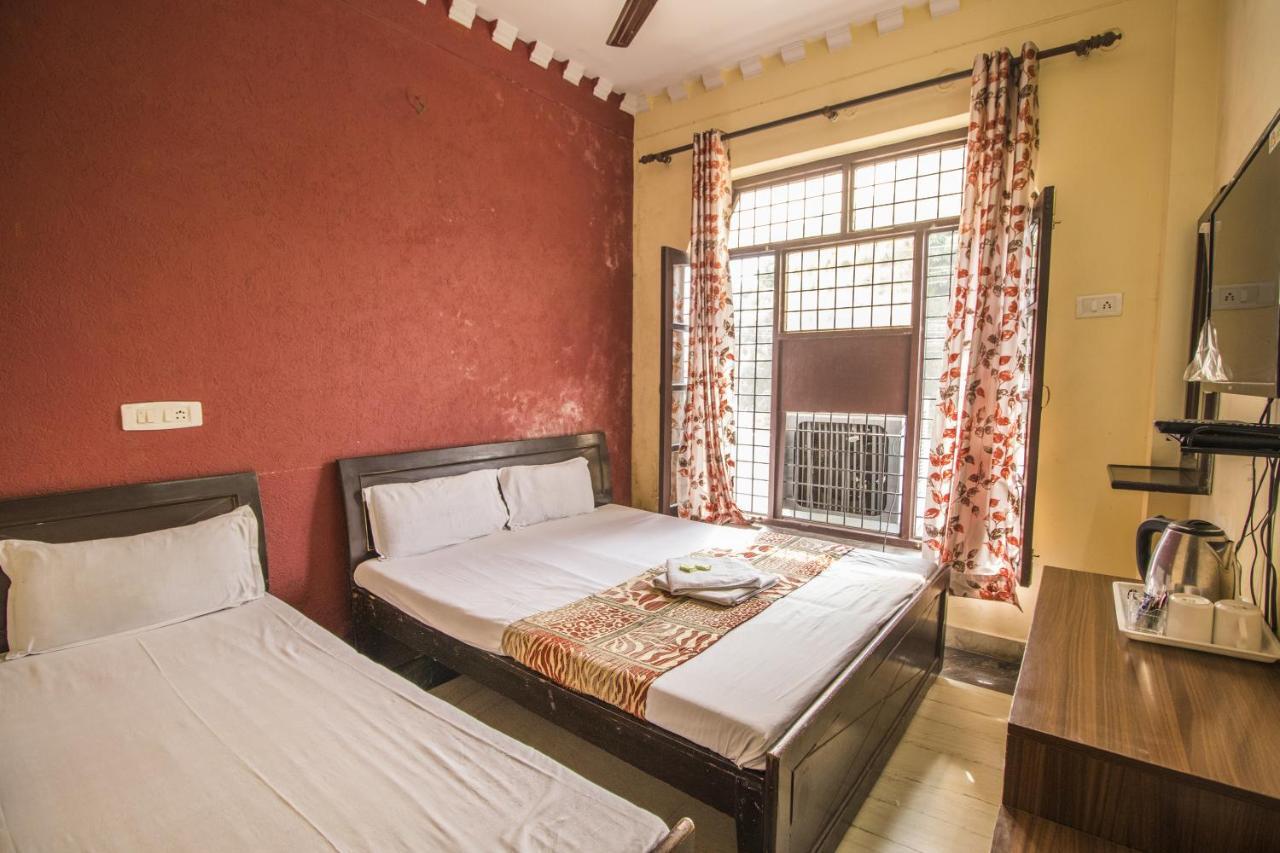 Hotel Bajaj Inn Dehradun Exterior photo
